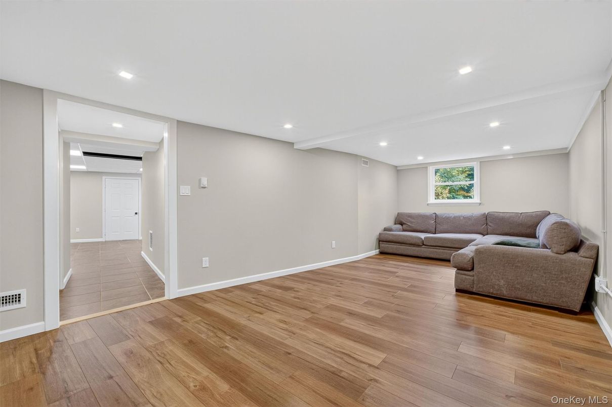 Empty room, Interior, Living room, Recessed Lighting, Wood Texture Flooring