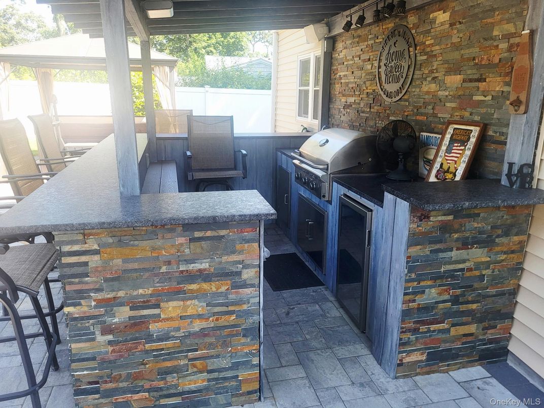 Exterior, Outdoor Kitchen