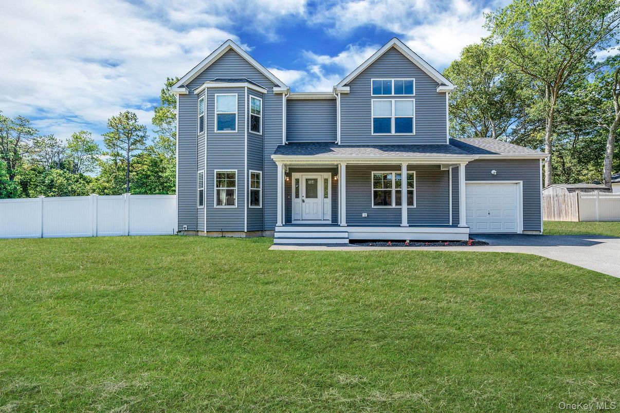Attached, Exterior, Facade, Farmhouse