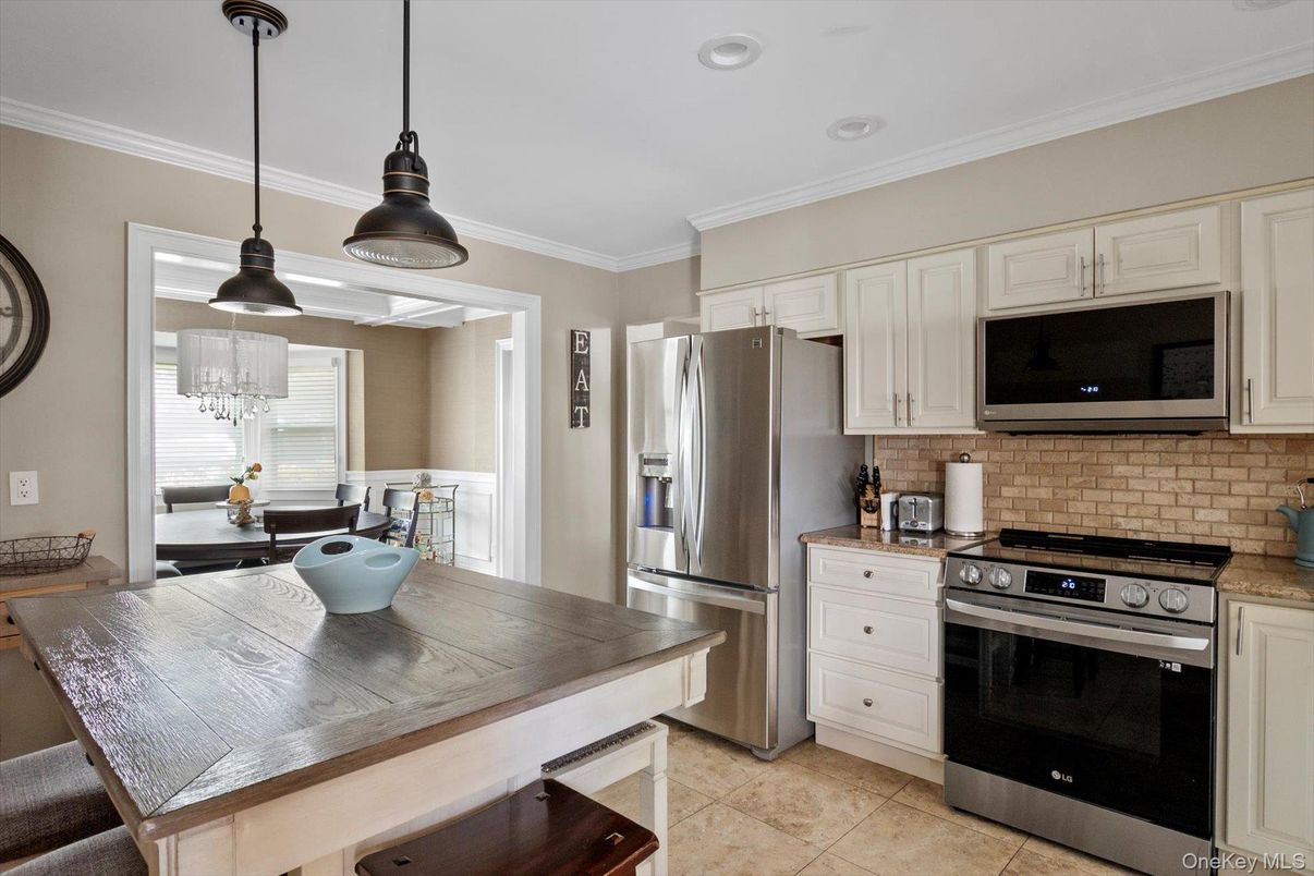 Interior, Kitchen, Pendant Lights, Recessed Lighting, Stainless Steel Appliances