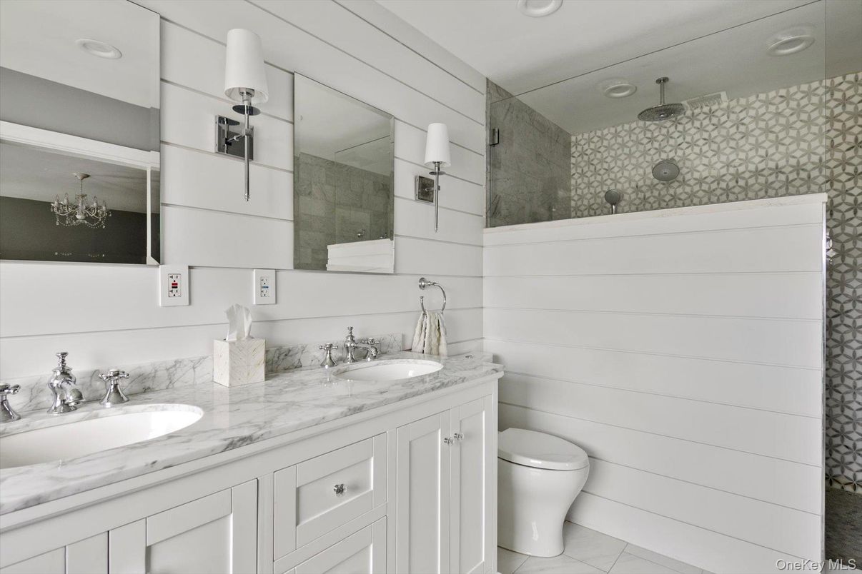 Bathroom, Dual Sink Vanities, Interior, Recessed Lighting