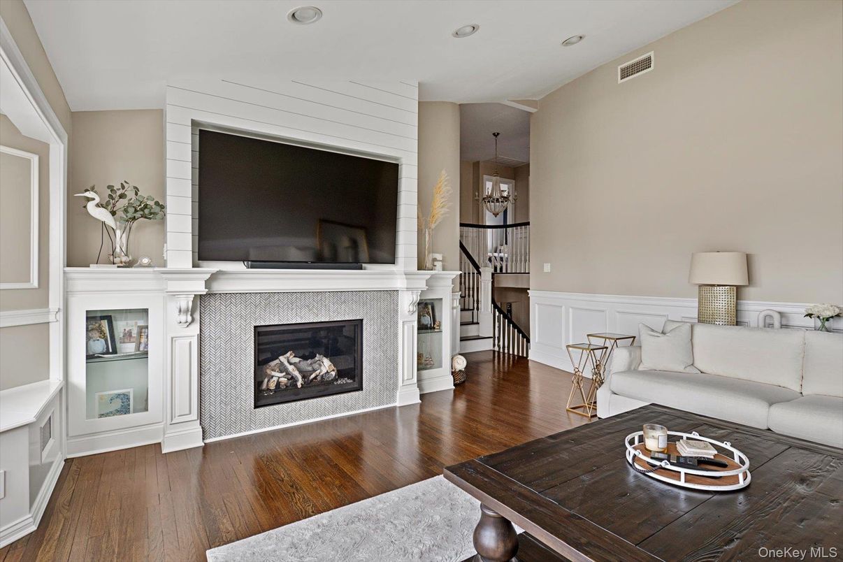 Fireplace, Interior, Living room, Pendant Lights, Recessed Lighting, Wood Texture Flooring
