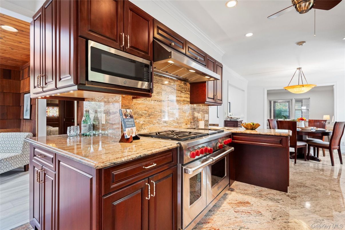 Dining room, Interior, Kitchen, Pendant Lights, Recessed Lighting, Stainless Steel Appliances