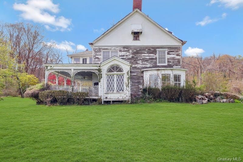 Backyard, Exterior, Facade, Queen Anne Victorian