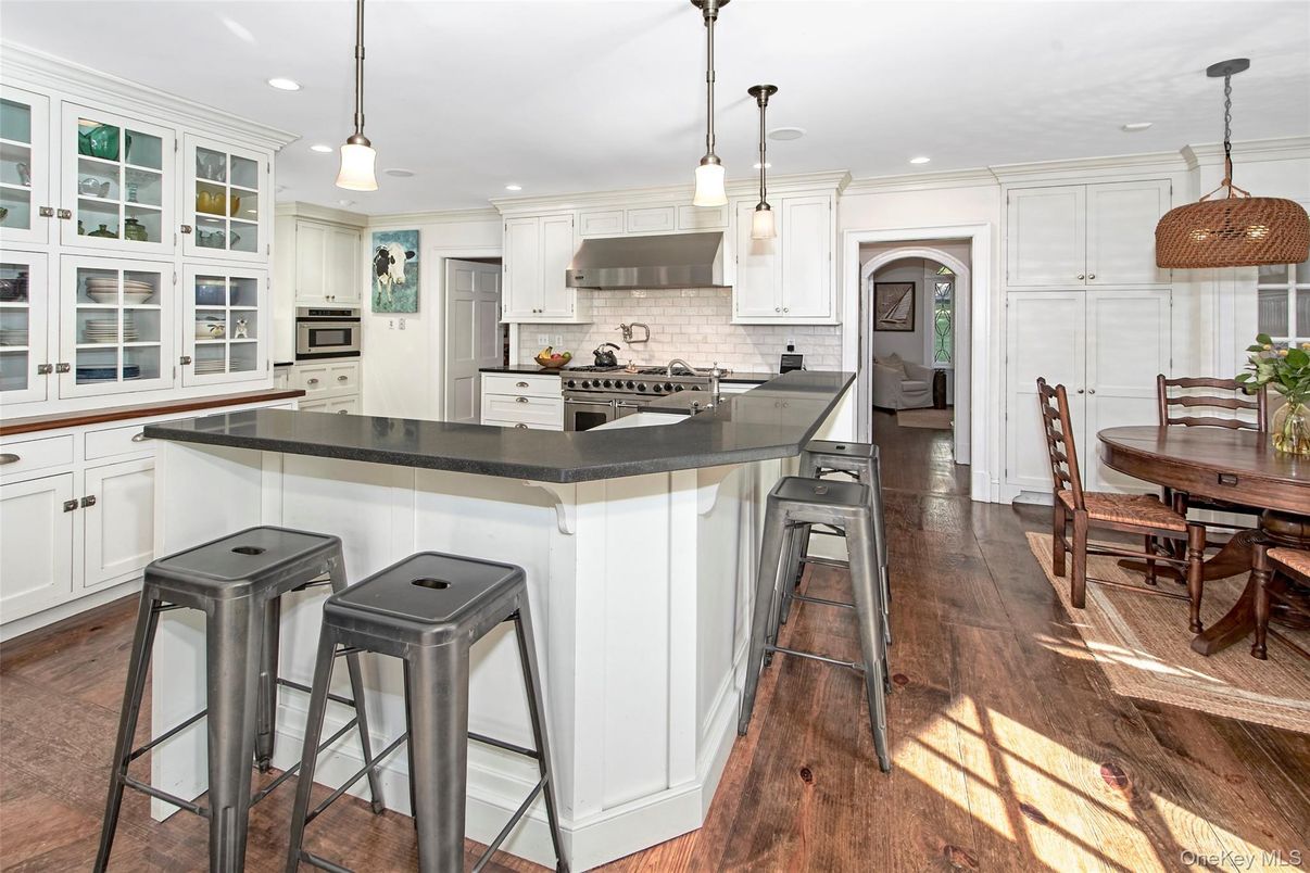 Dining room, Interior, Kitchen, Pendant Lights, Recessed Lighting, Stainless Steel Appliances, Wood Texture Flooring