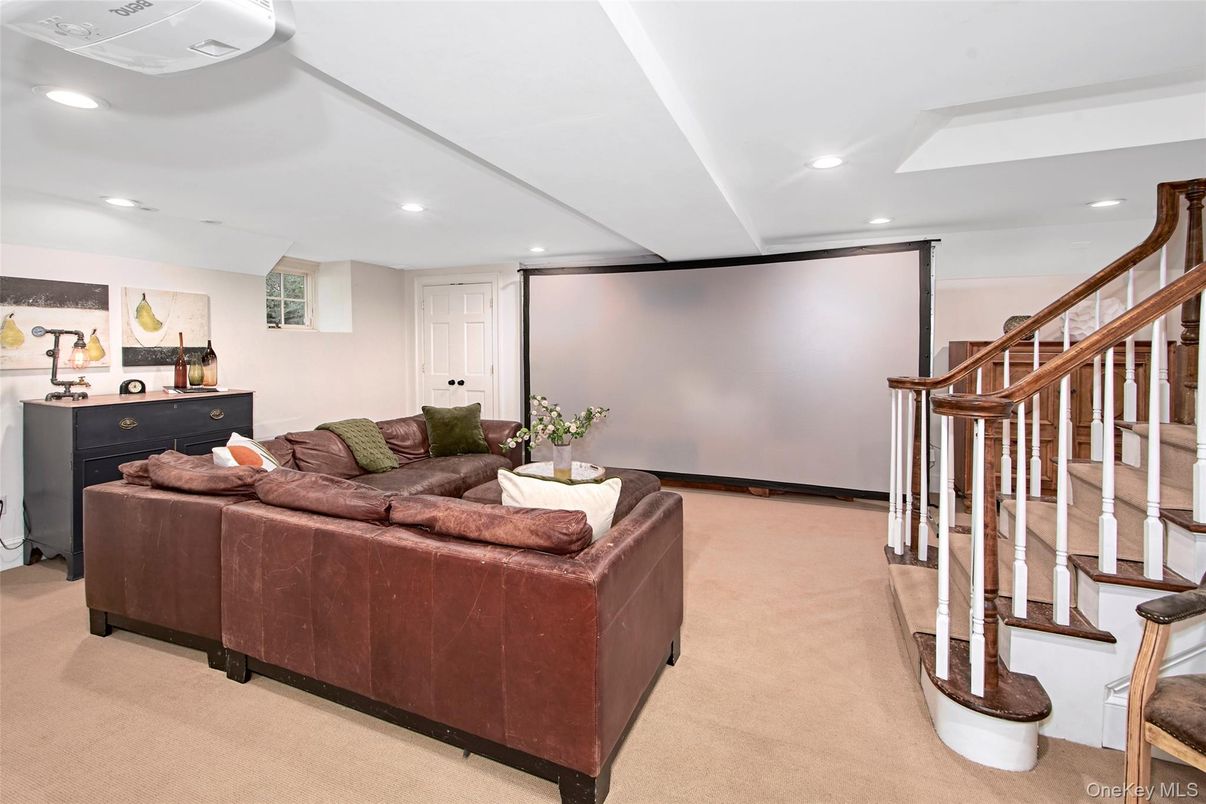 Interior, Projection Screen, Recessed Lighting, Theatre Room