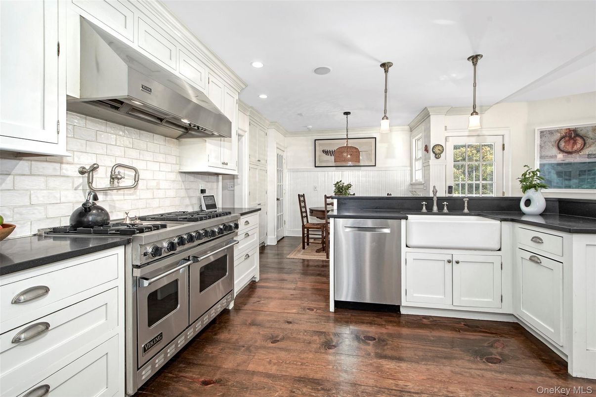 Dining room, Interior, Kitchen, Pendant Lights, Recessed Lighting, Stainless Steel Appliances, Wood Texture Flooring