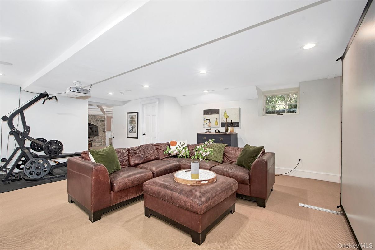 Fitness Equipment, Interior, Living room, Recessed Lighting, Stone Walls