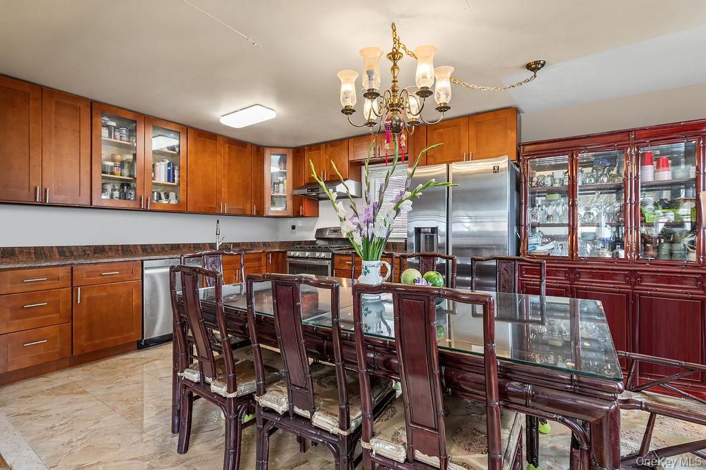 Chandelier, Dining room, Interior, Kitchen, Stainless Steel Appliances