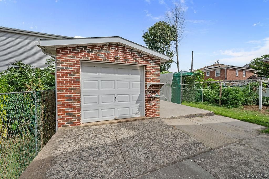 Detached Garage, Exterior
