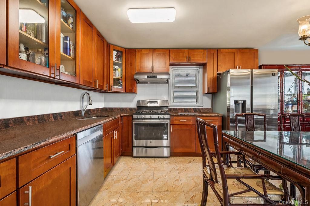Dining room, Interior, Kitchen, Stainless Steel Appliances