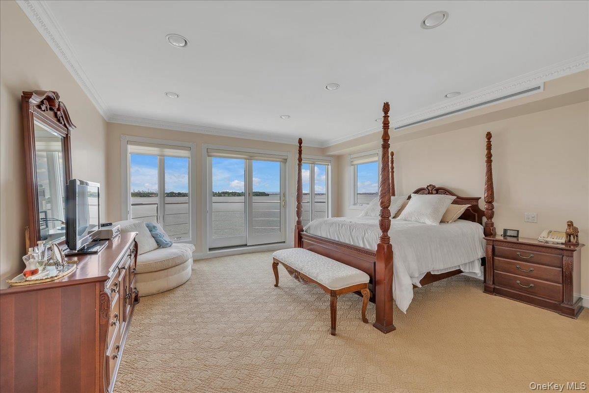 Bedroom, Interior, Recessed Lighting, Water