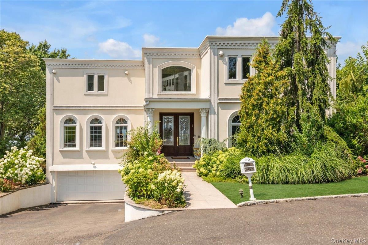 Attached, Exterior, Facade, Mediterranean