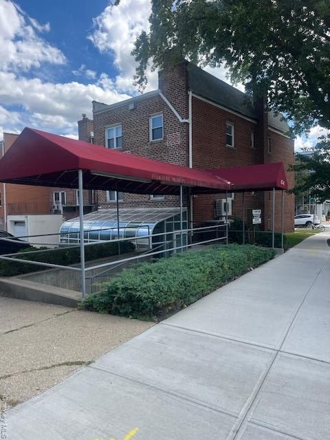 Exterior, Facade, Brick Facade, Rowhouse