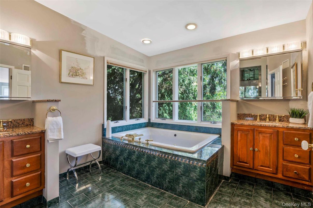 Bathroom, Interior, Recessed Lighting