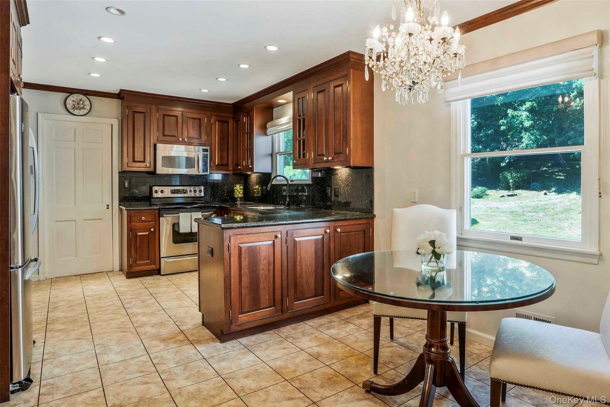 Chandelier, Interior, Kitchen, Recessed Lighting, Stainless Steel Appliances