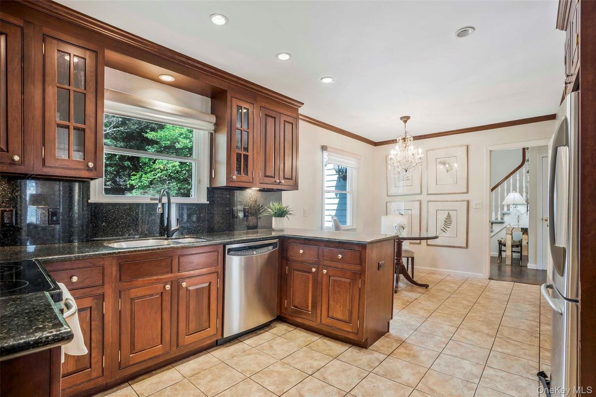 Chandelier, Interior, Kitchen, Recessed Lighting, Stainless Steel Appliances