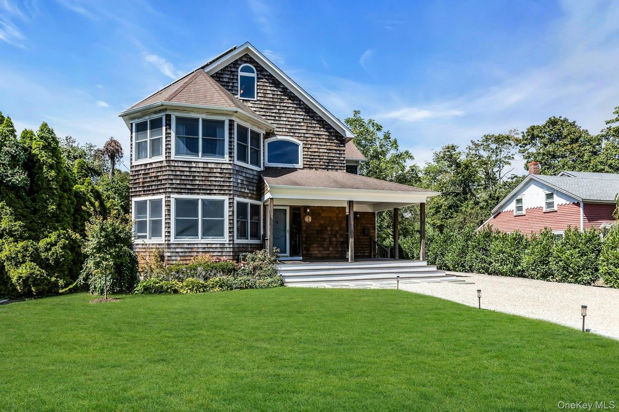 Backyard, Exterior, Facade, Queen Anne Victorian