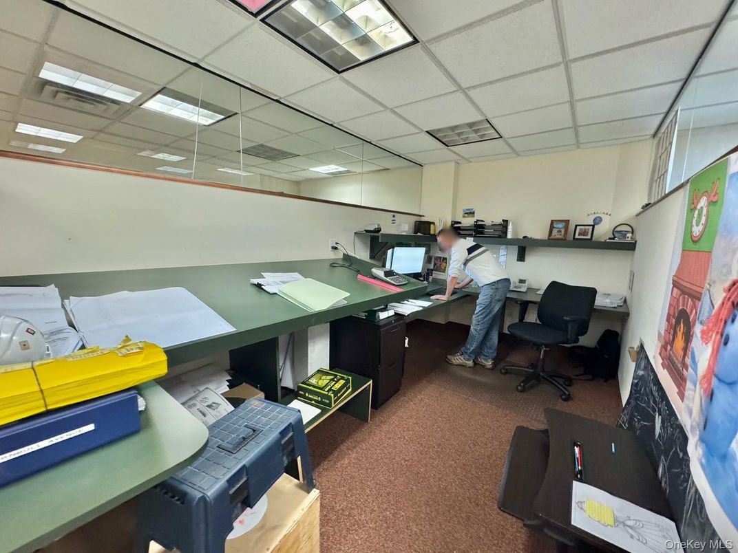 Home Office, Interior