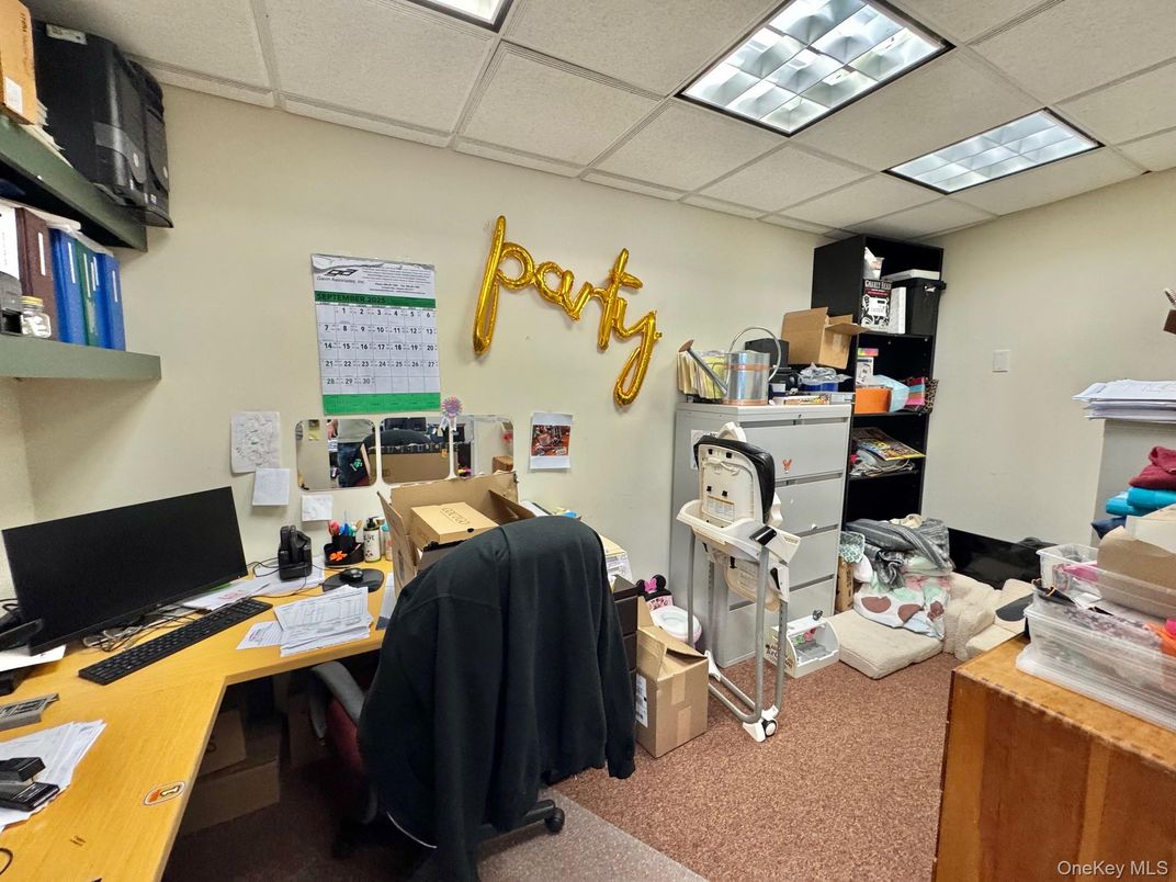 Home Office, Interior