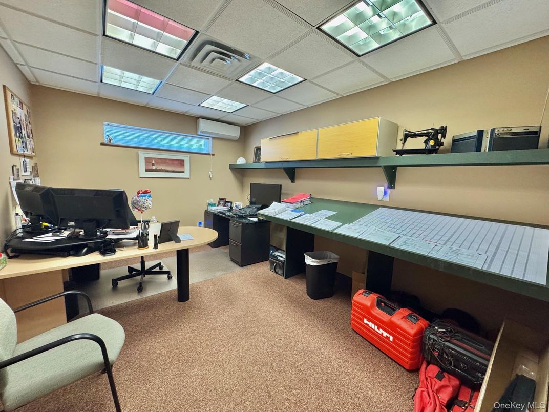 Home Office, Interior
