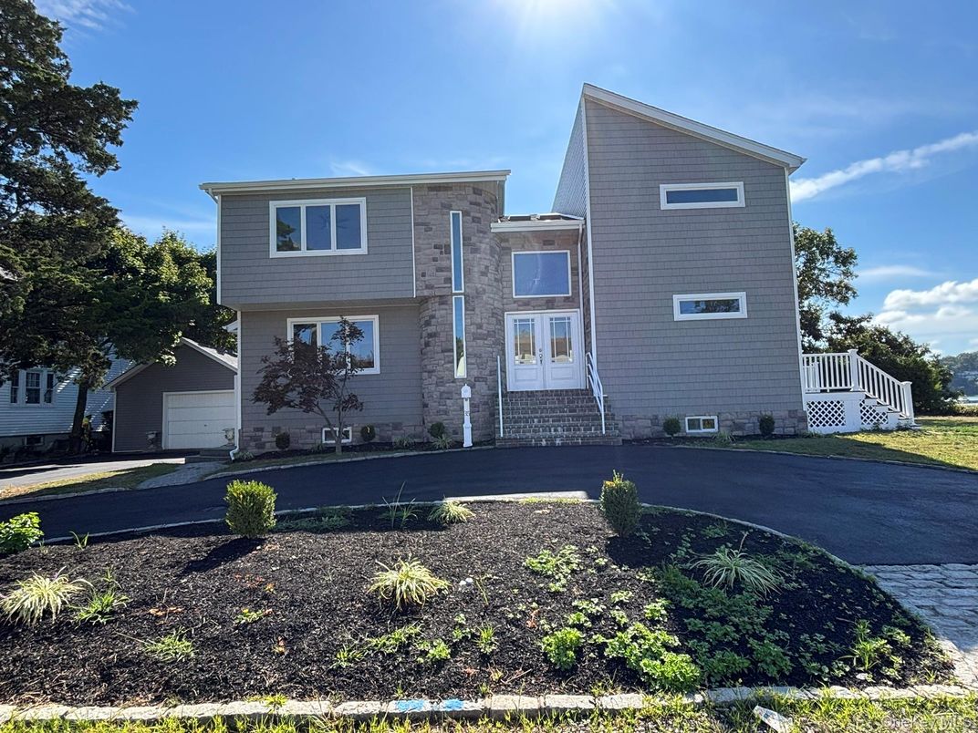 Attached, Exterior, Facade, Raised Ranch