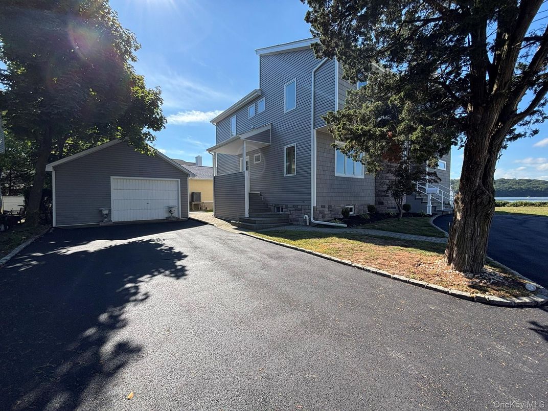 Detached Garage, Exterior
