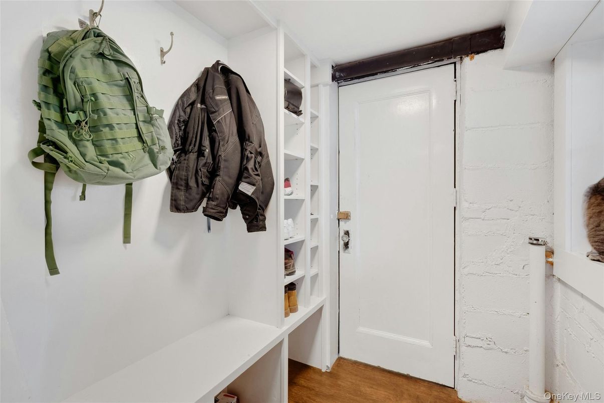 Interior, Walk-in Closets, Wood Texture Flooring