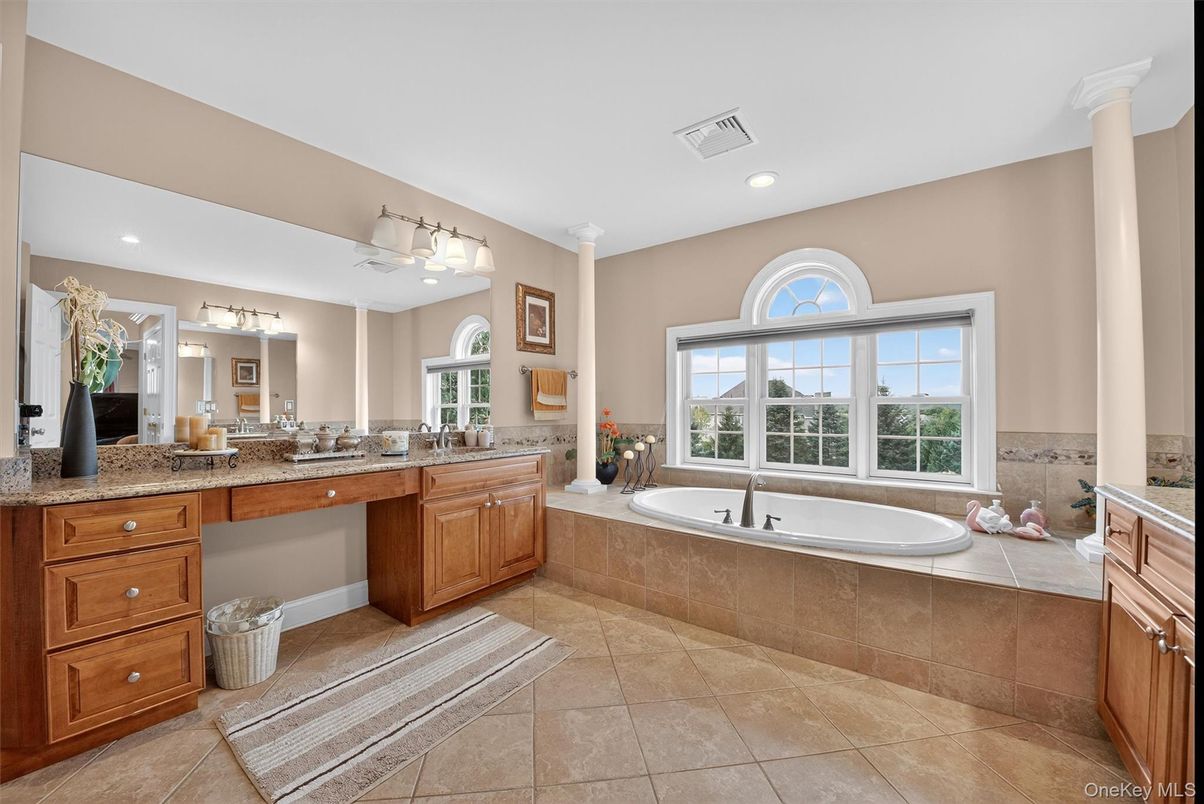 Bathroom, Dual Sink Vanities, Interior, Recessed Lighting