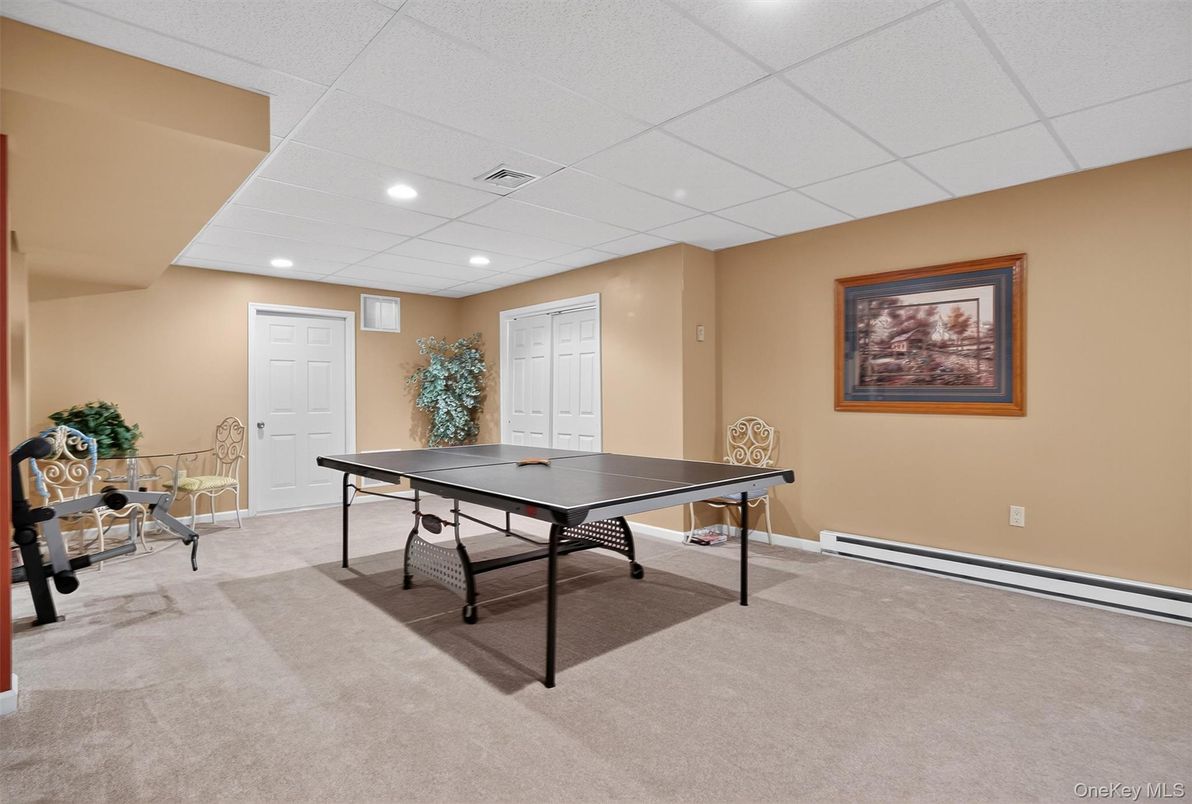 Game Room, Interior, Recessed Lighting