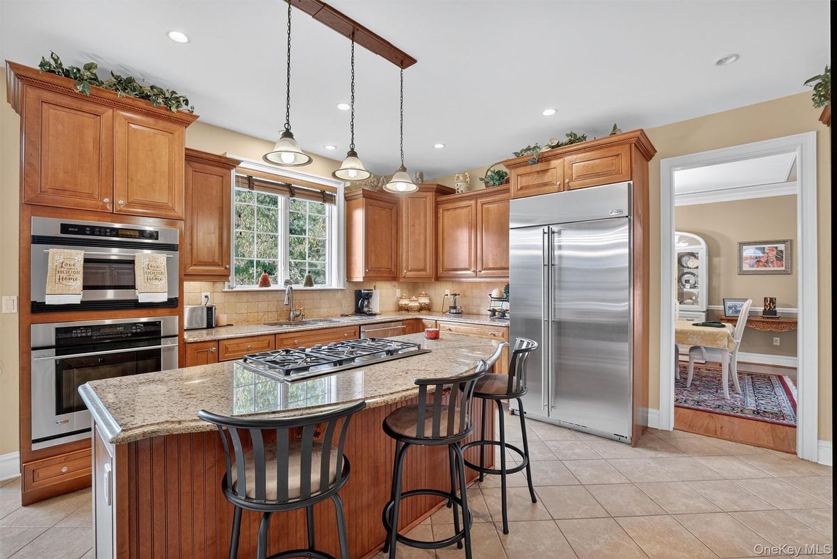 Dining room, Interior, Kitchen, Pendant Lights, Recessed Lighting, Stainless Steel Appliances