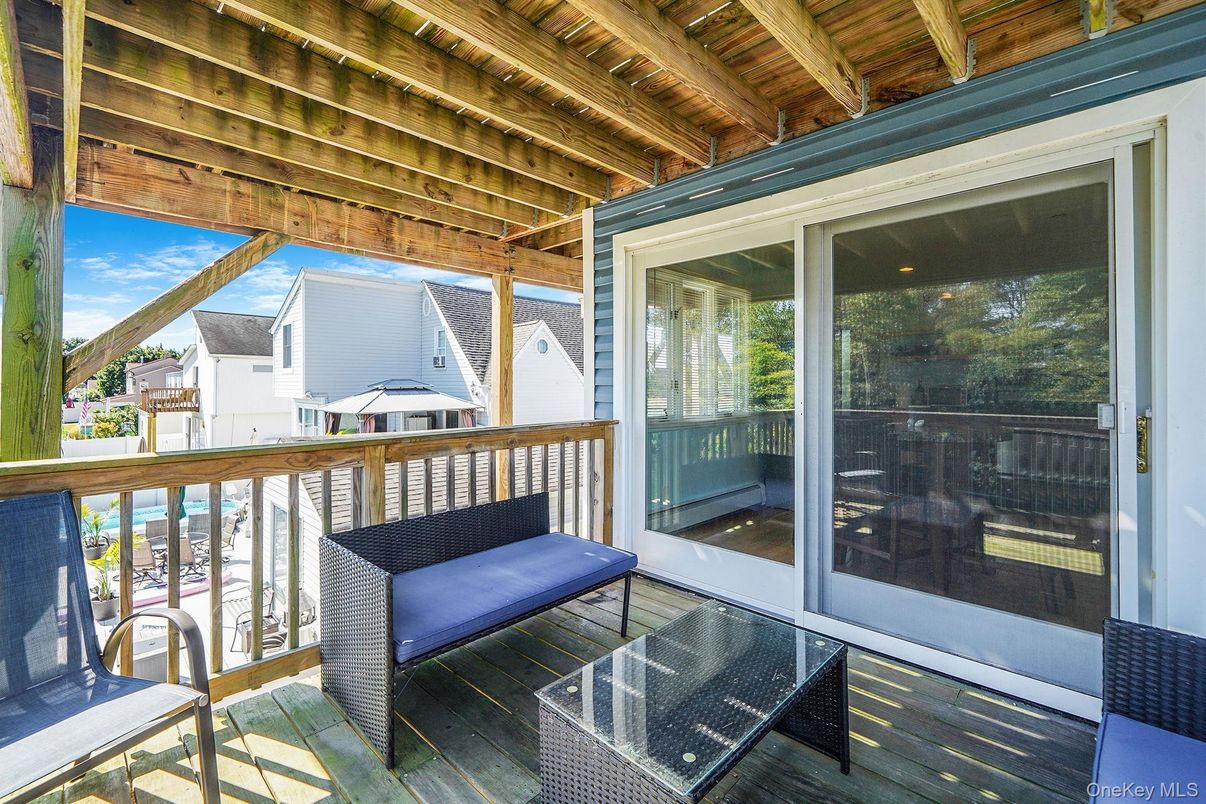 Exterior, Wooden Beams