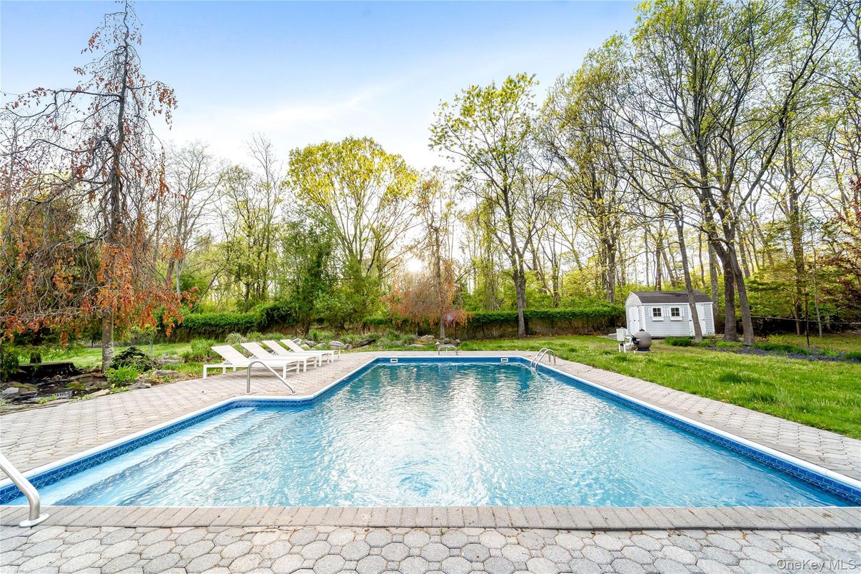 Exterior, Pool
