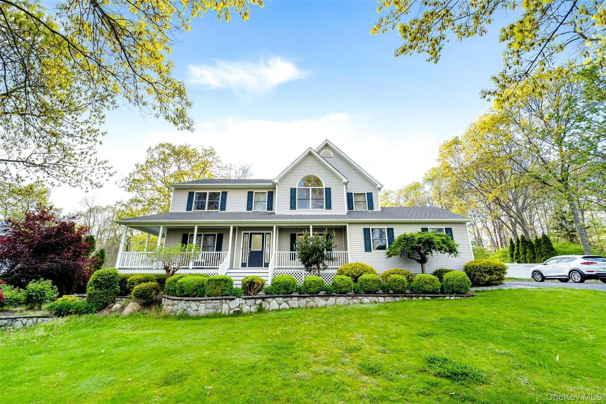 Backyard, Exterior, Facade, Queen Anne Victorian