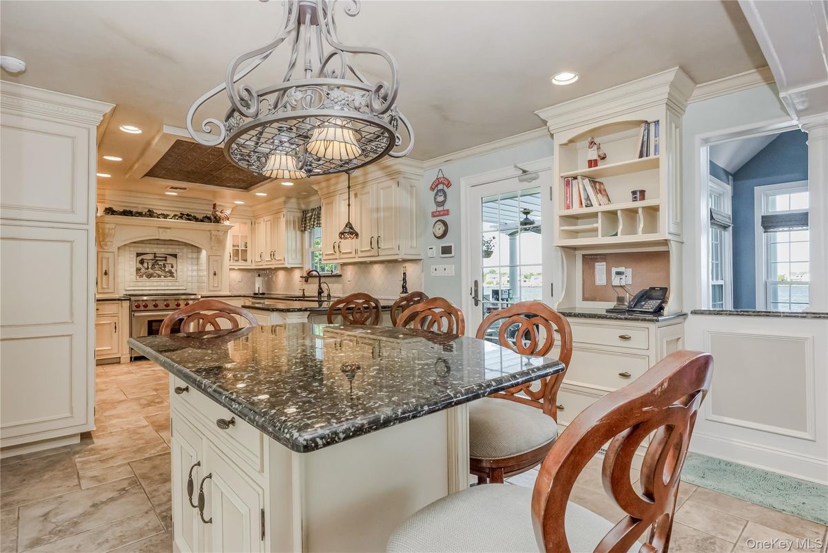 Chandelier, Dining room, Interior, Kitchen, Recessed Lighting, Stainless Steel Appliances