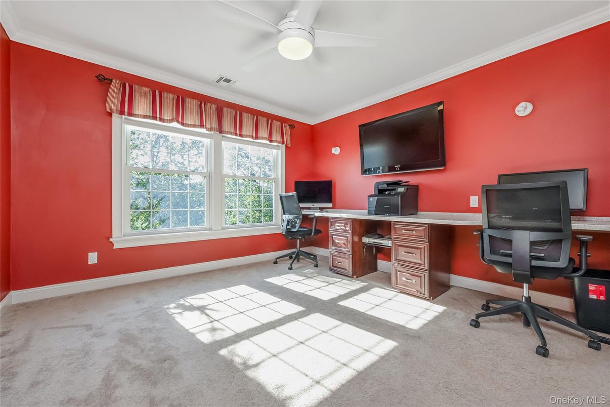 Home Office, Interior
