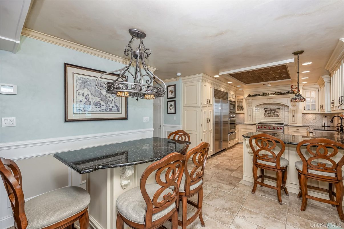 Chandelier, Dining room, Interior, Kitchen, Pendant Lights, Recessed Lighting, Stainless Steel Appliances, Wooden Ceilings