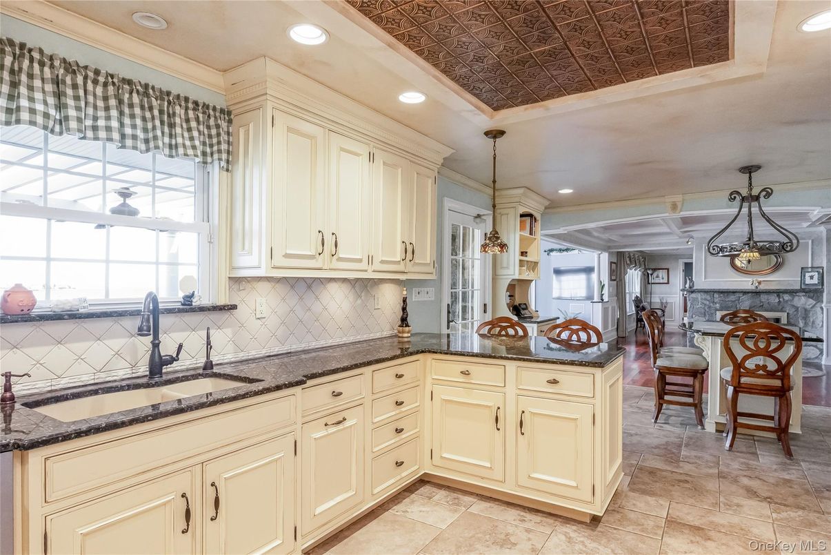 Dining room, Interior, Kitchen, Pendant Lights, Recessed Lighting