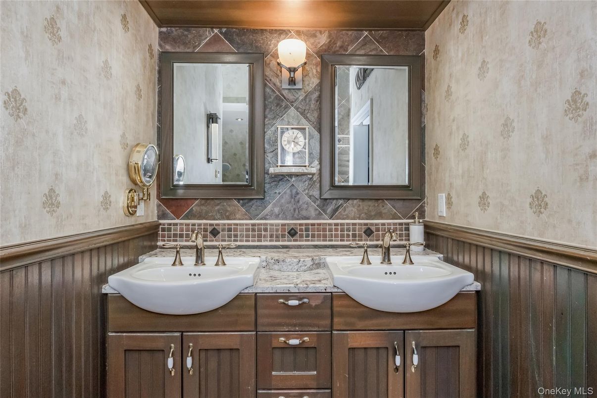 Bathroom, Dual Sink Vanities, Interior