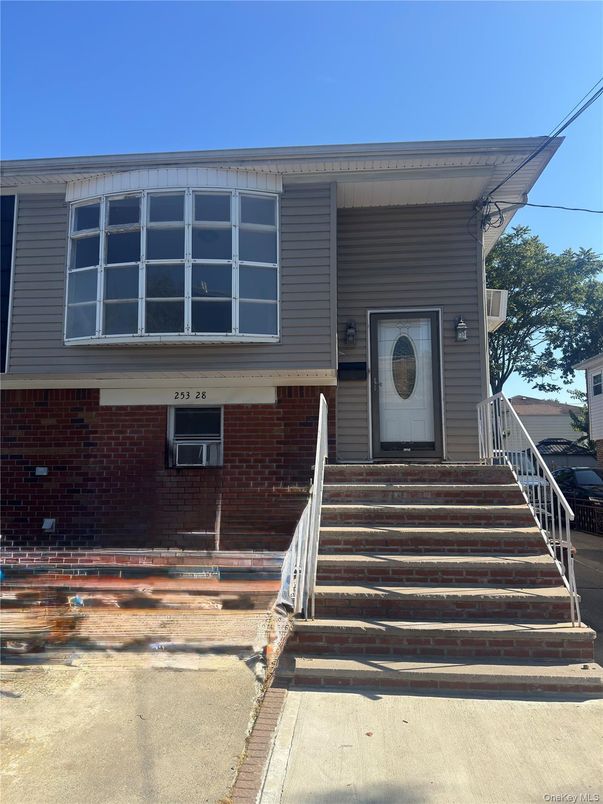 Exterior, Facade, Brick Facade, Raised Ranch