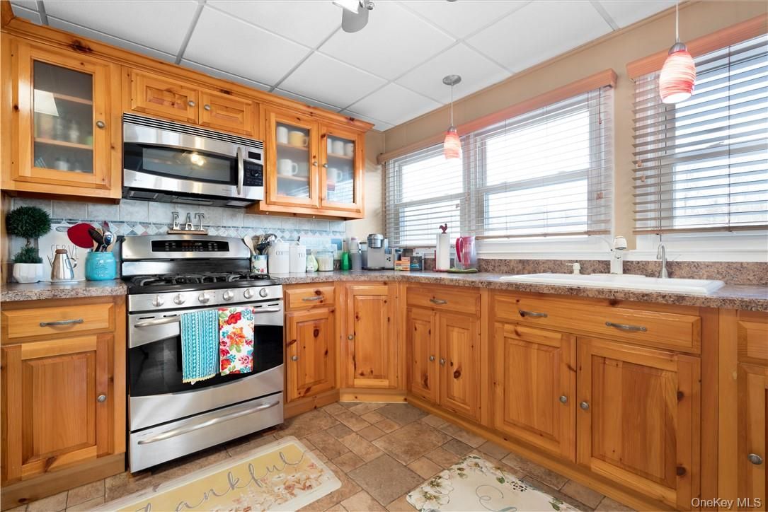 Interior, Kitchen, Pendant Lights, Stainless Steel Appliances