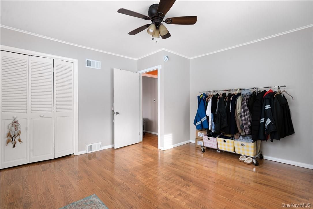 Interior, Walk-in Closets, Wood Texture Flooring