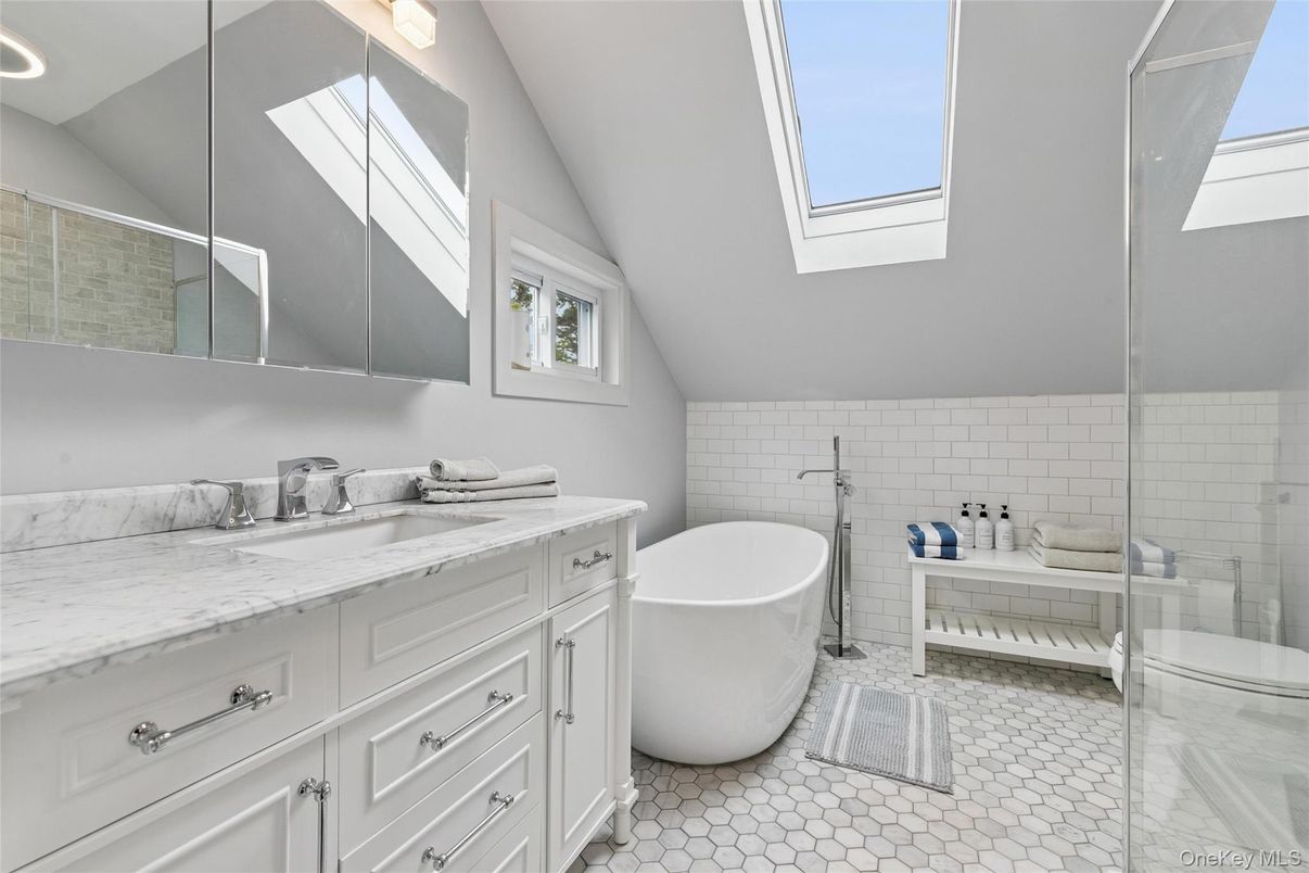 Bathroom, Dual Sink Vanities, Free Standing Baths, Interior, Recessed Lighting