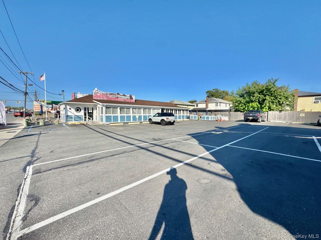Exterior, Tennis Courts