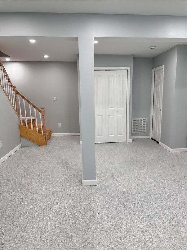 Empty room, Interior, Recessed Lighting
