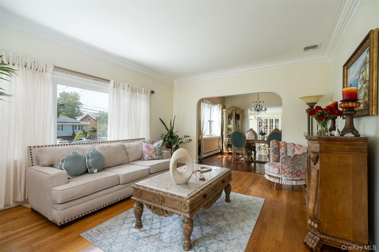 Chandelier, Dining room, Interior, Living room, Wood Texture Flooring