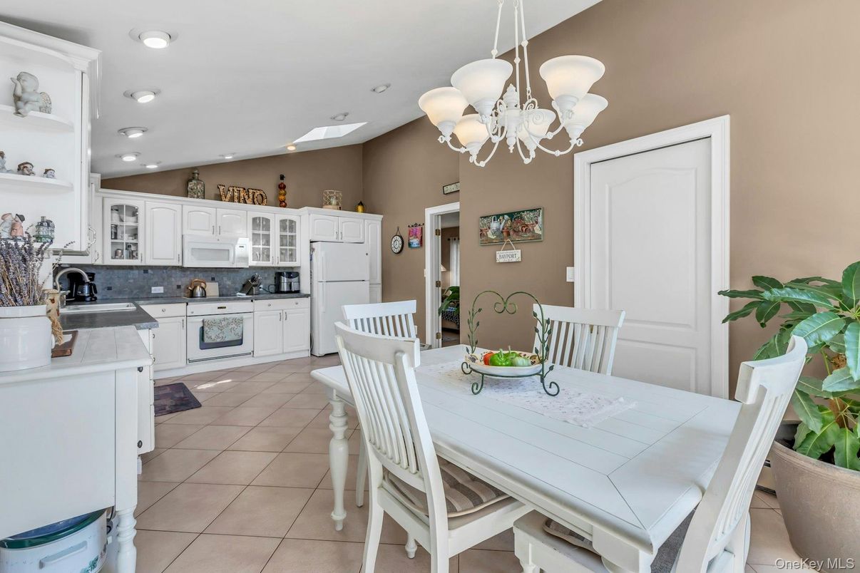 Chandelier, Dining room, Interior, Kitchen, Recessed Lighting