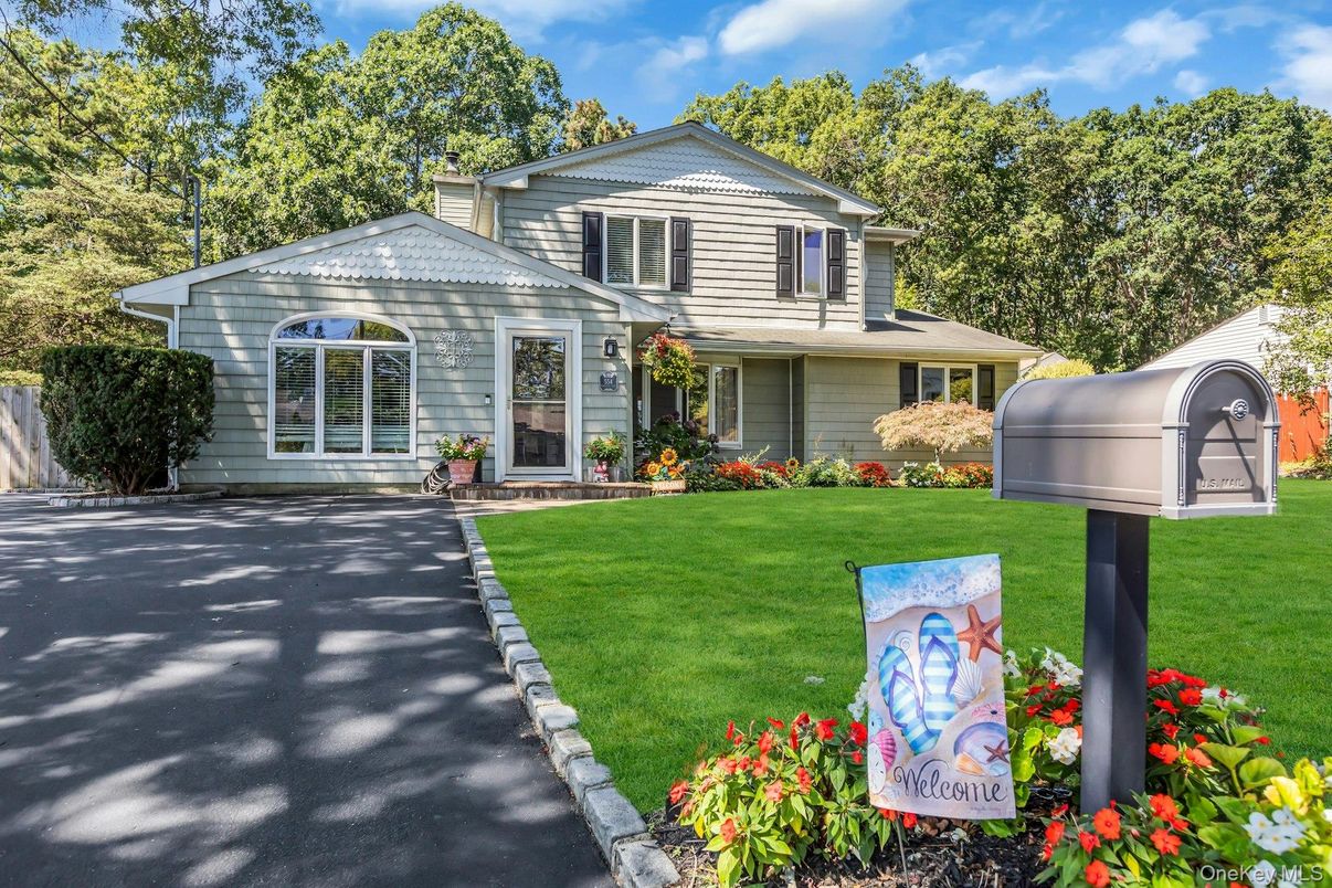 Backyard, Exterior, Facade, Queen Anne Victorian