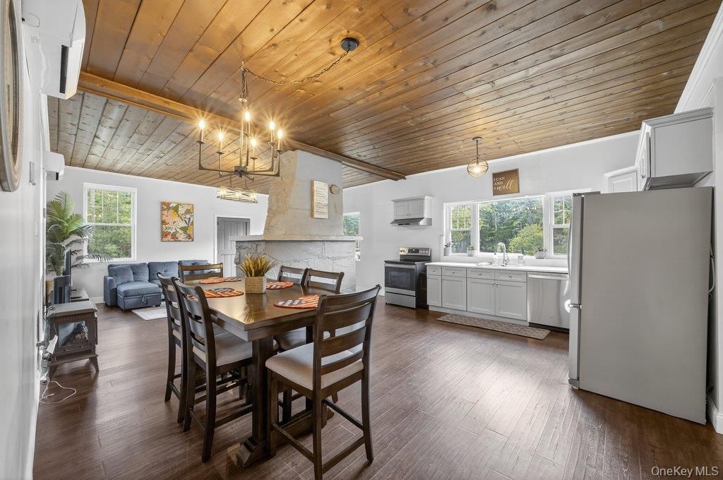 Chandelier, Dining room, Interior, Kitchen, Pendant Lights, Wooden Ceilings, Wood Texture Flooring
