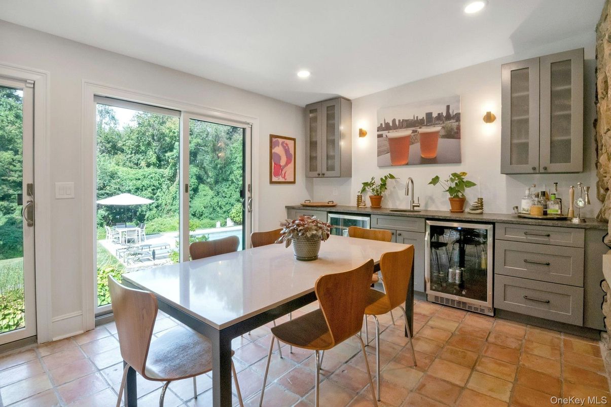 Dining room, Interior, Recessed Lighting